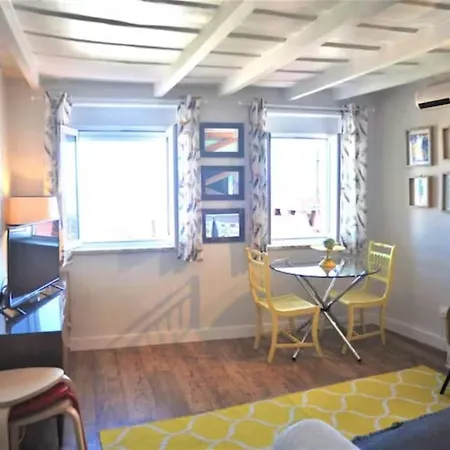 Alfama - With River View Apartment