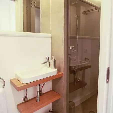 Alfama - With River View Apartment *